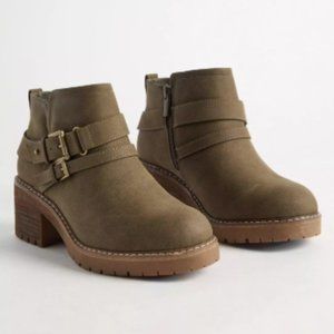 EUC Strappy Lug Ankle Bootie (WW)